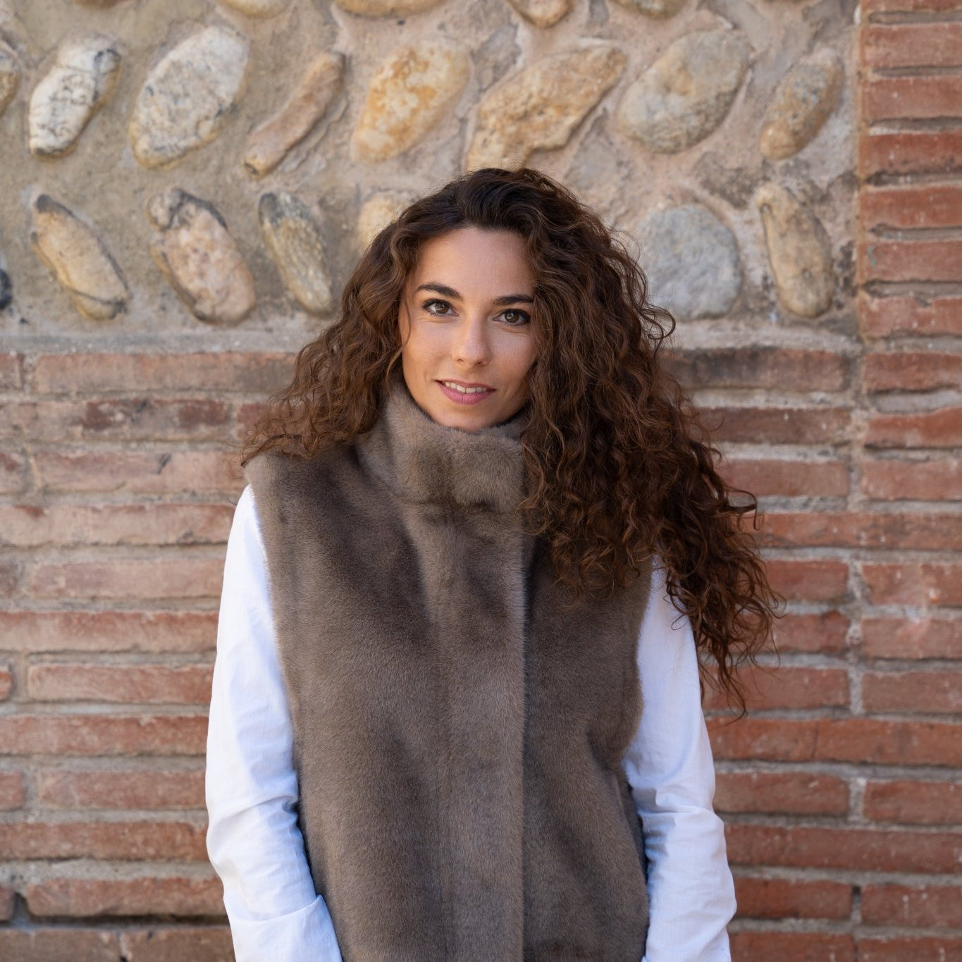 Gilet reversible en fausse fourrure moka - Aspen - Maison Caldeira