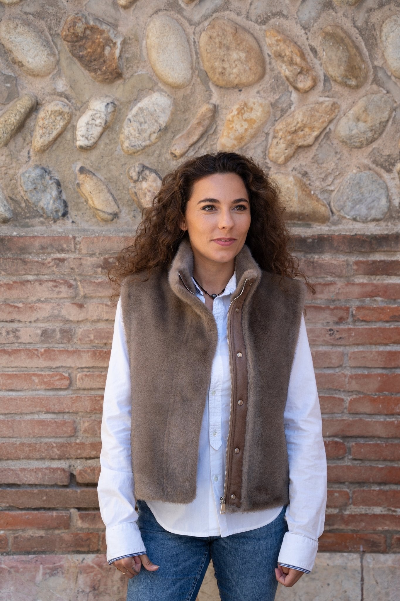 Gilet reversible en fausse fourrure moka - Aspen - Maison Caldeira