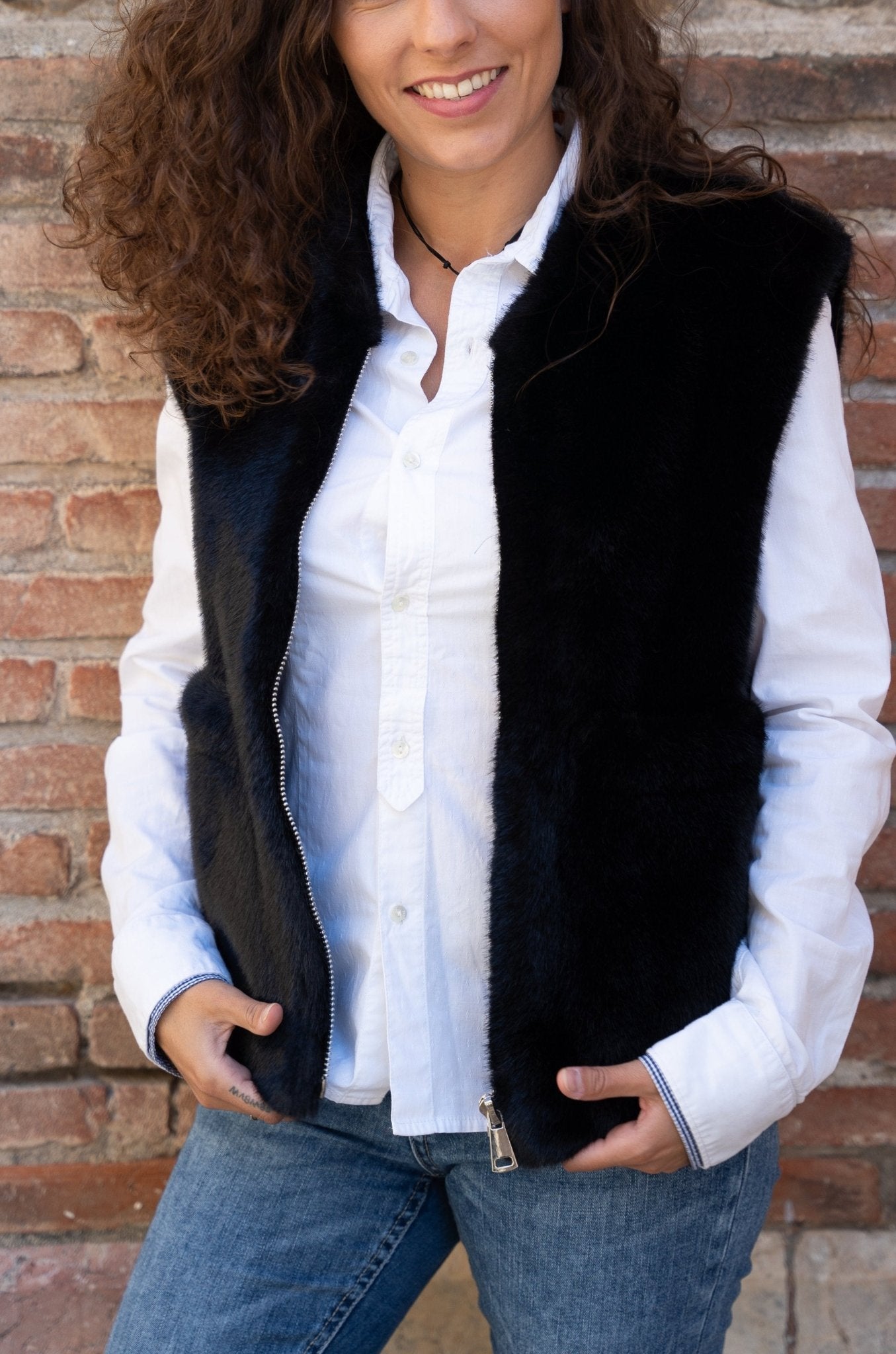 Gilet sans manches en fausse fourrure noir - Poland - Maison Caldeira