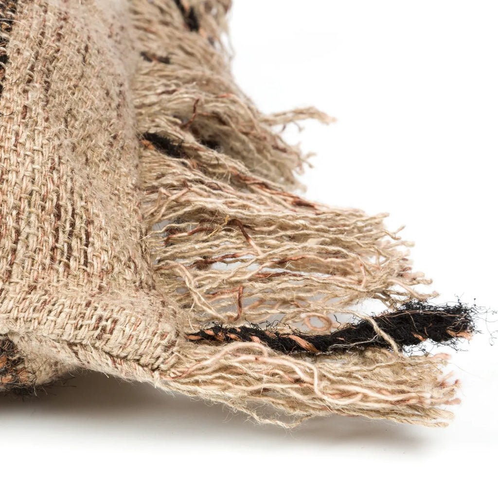 La housse de coussin Oh My Gee - Beige Noir - 35x100 - Bazar Bizar - Méditerranée - Maison Caldeira