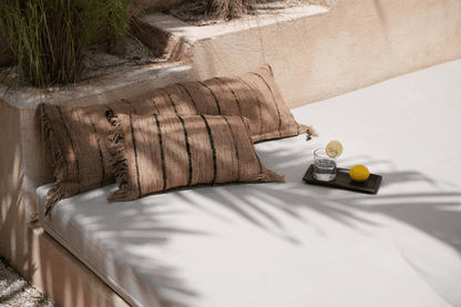 La housse de coussin Oh My Gee - Beige Noir - 35x100 - Bazar Bizar - Méditerranée - Maison Caldeira