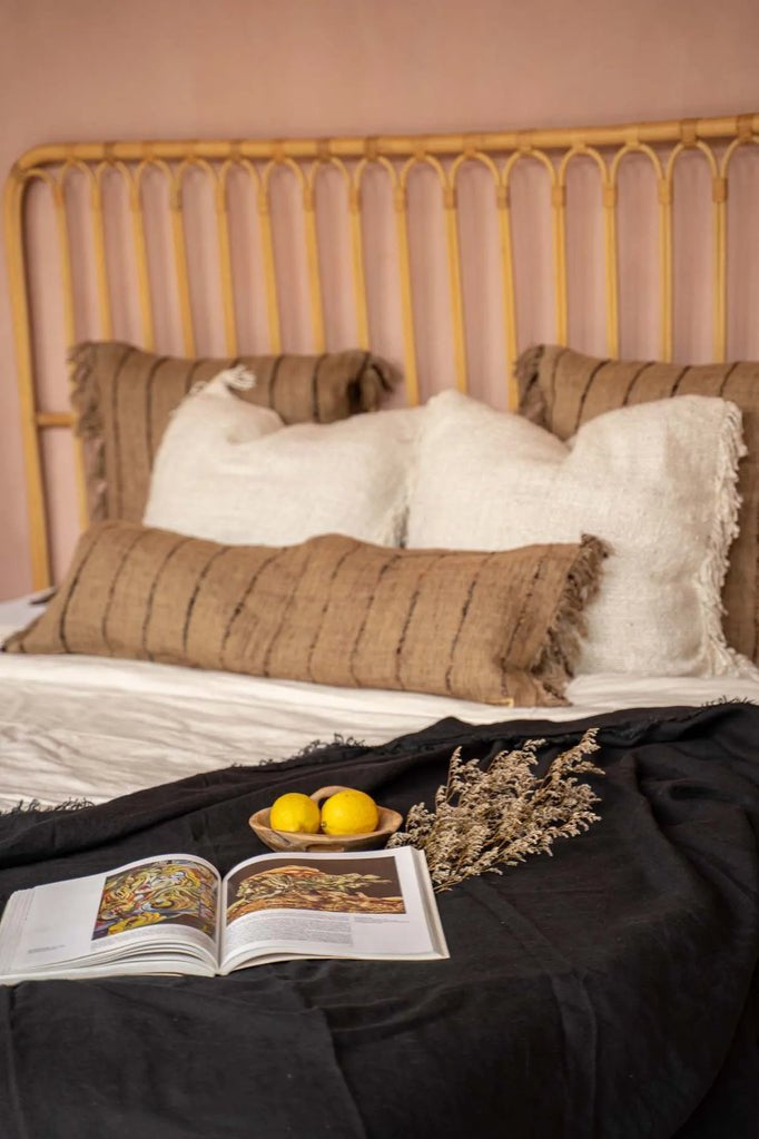 La housse de coussin Oh My Gee - Beige Noir - 35x100 - Maison Caldeira