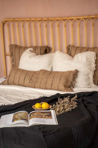 La housse de coussin Oh My Gee - Beige Noir - 35x100 - Bazar Bizar - Méditerranée - Maison Caldeira