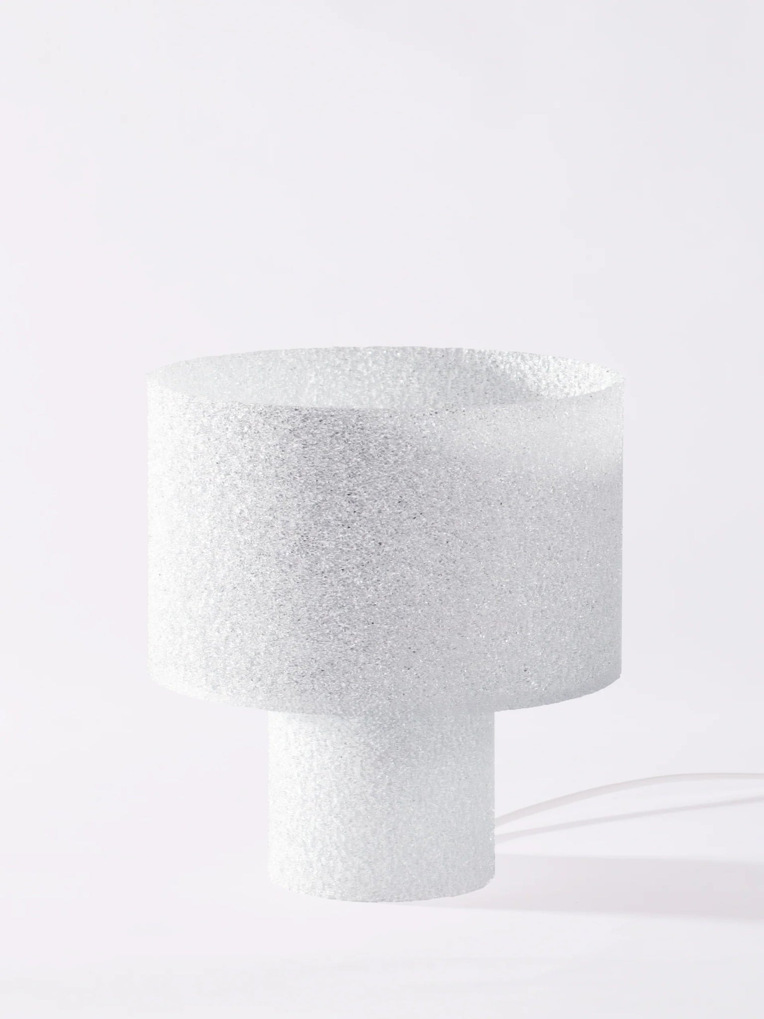 La lampe à poser Decembre par 91‑92 — lumière sculptée, douceur tactile - Caldeira