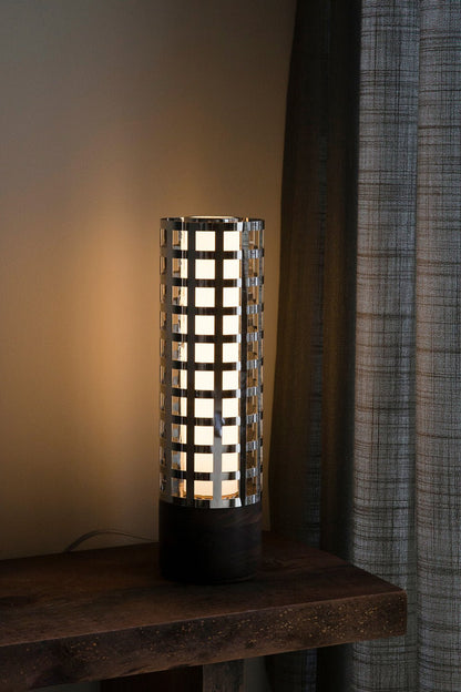 La lampe à poser Standing Steel - Caldeira