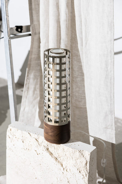 La lampe à poser Standing Steel - Caldeira