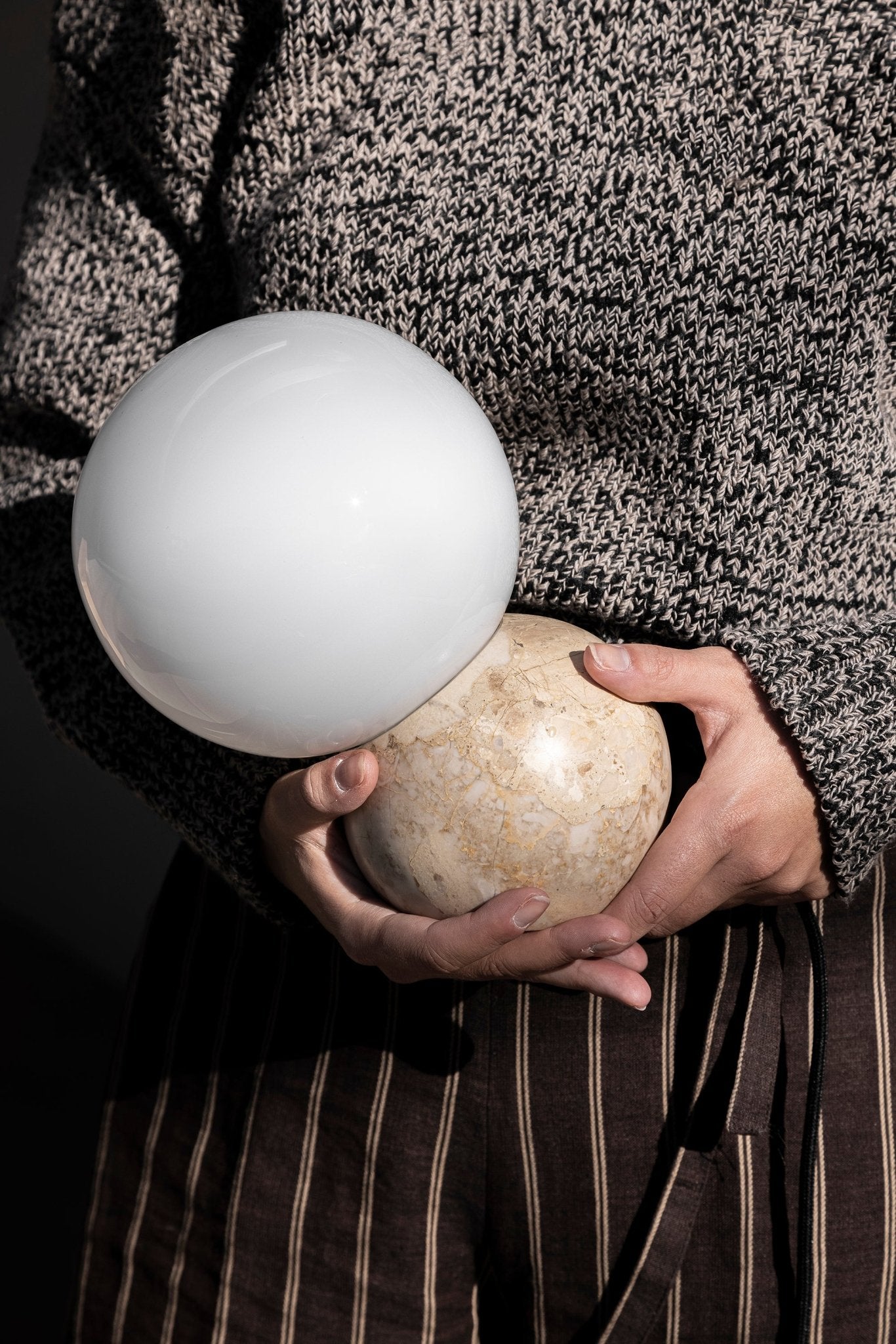 La lampe de table Cosmopolitan Midnight (édition « small ») – création Rosana Sousa - Caldeira