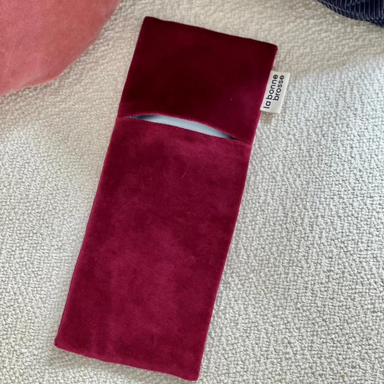 La Pochette "Petite Brosse" Rouge Cerise - Maison Caldeira