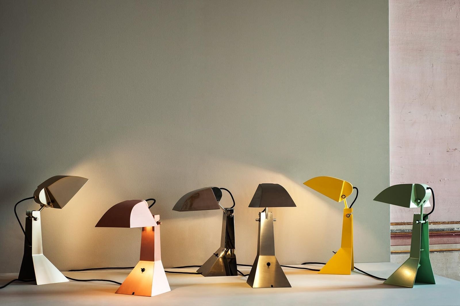 Lampe à poser E63 par Umberto Riva - Maison Caldeira