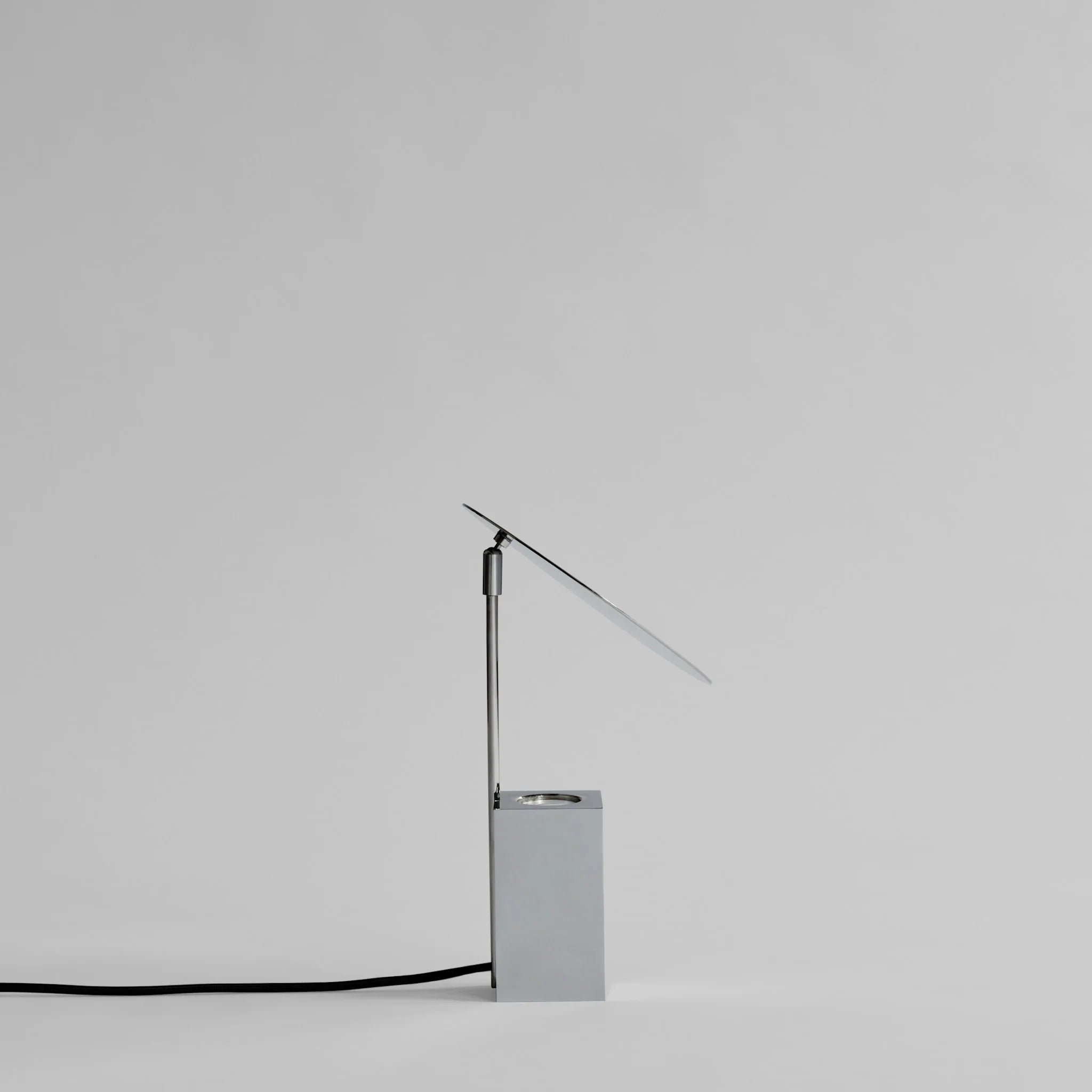 Lampe à poser Reflect - Chrome - Maison Caldeira