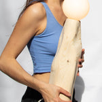 Lampe Cléo en pin sculpté - Maison Caldeira