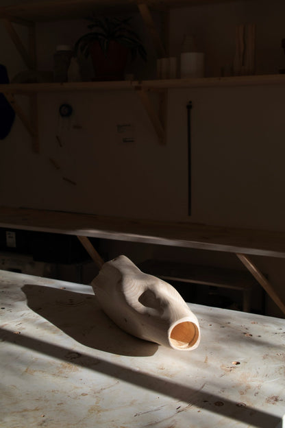 Lampe Cléo en pin sculpté - Alice Lahana - Méditerranée - Maison Caldeira