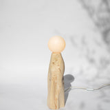 Lampe Cléo en pin sculpté - Maison Caldeira