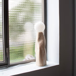 Lampe Cléo en pin sculpté - Maison Caldeira