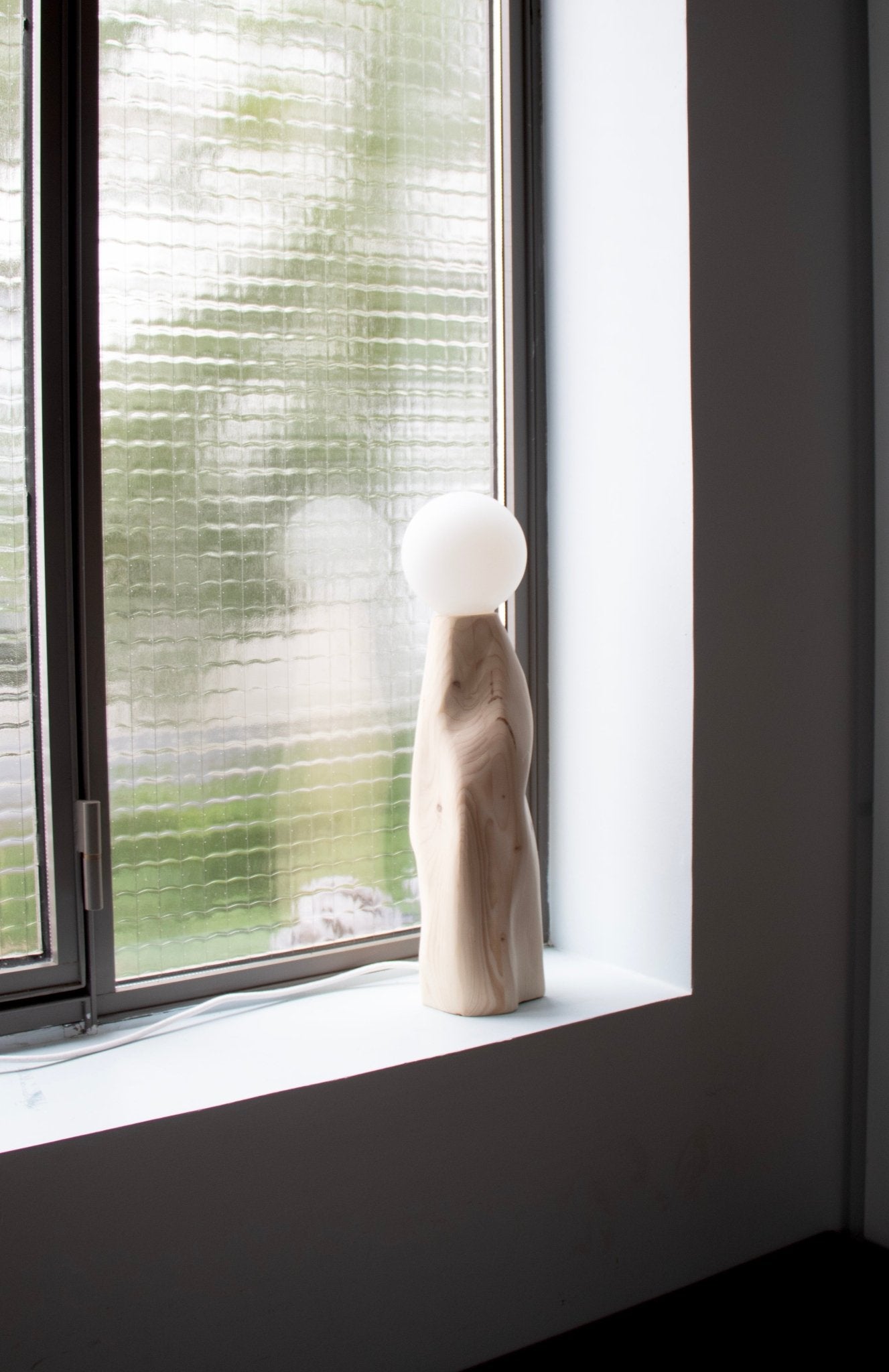 Lampe Cléo en pin sculpté - Alice Lahana - Méditerranée - Maison Caldeira