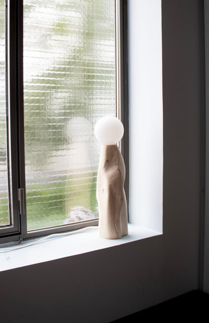 Lampe Cléo en pin sculpté - Alice Lahana - Méditerranée - Maison Caldeira