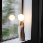 Lampe Cléo en pin sculpté - Maison Caldeira