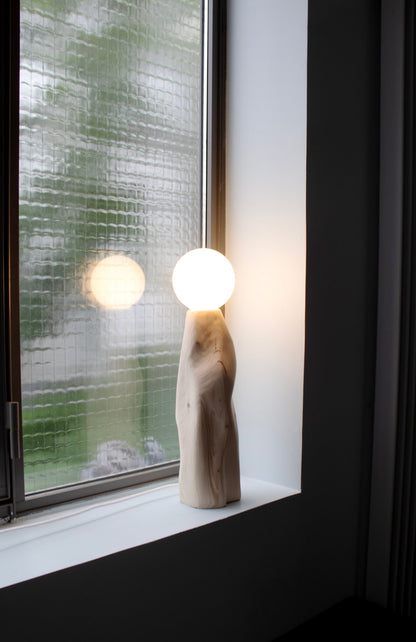 Lampe Cléo en pin sculpté - Alice Lahana - Méditerranée - Maison Caldeira