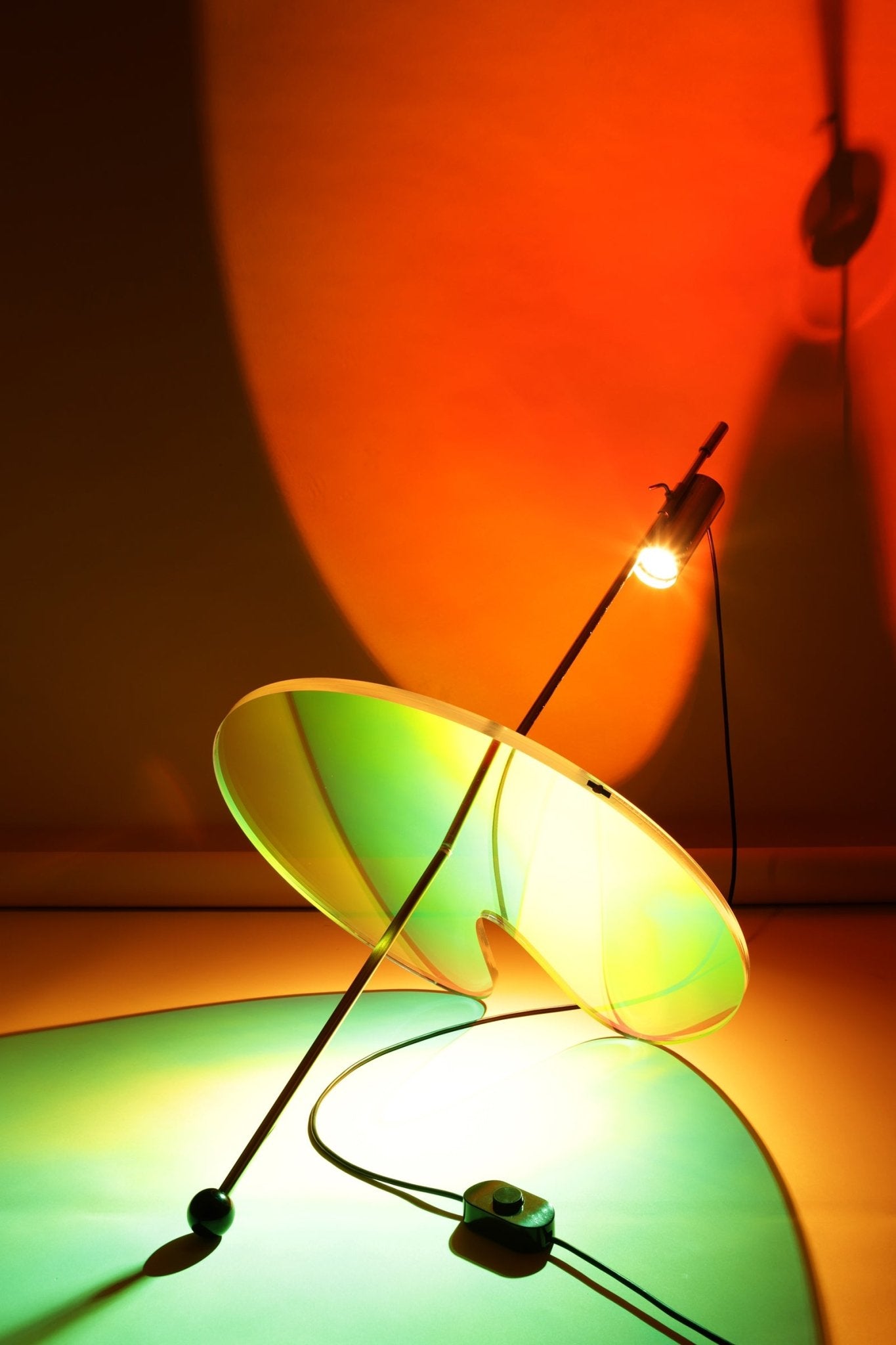 Vue latérale lampe Sunset allumée – projection circulaire effet artistique