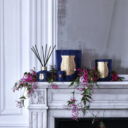 Mood lifestyle bougie parfumée Maduraï avec fleurs de jasmin