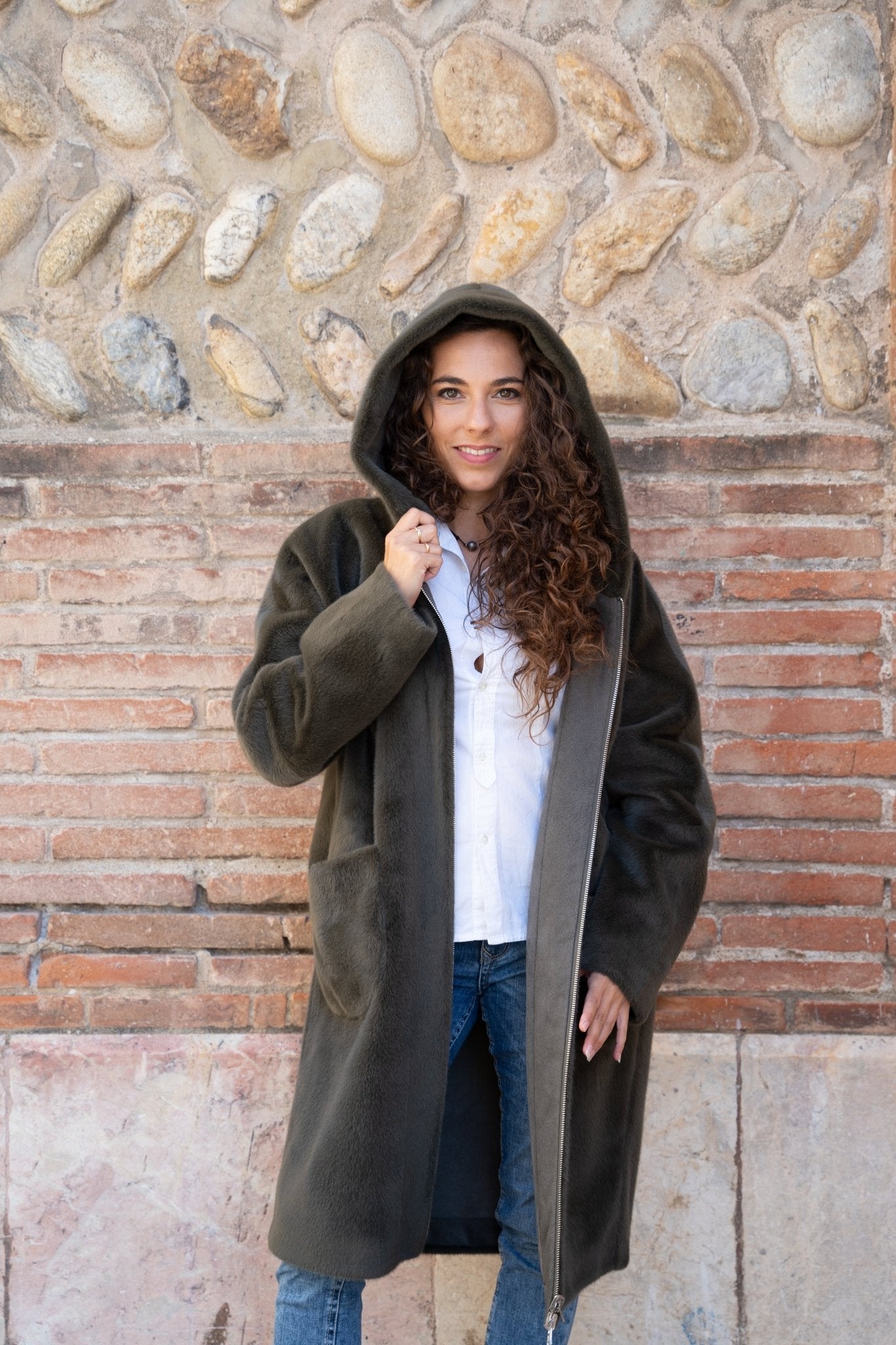 Manteau long en fausse fourrure à capuche kaki - Varsovie - Maison Caldeira