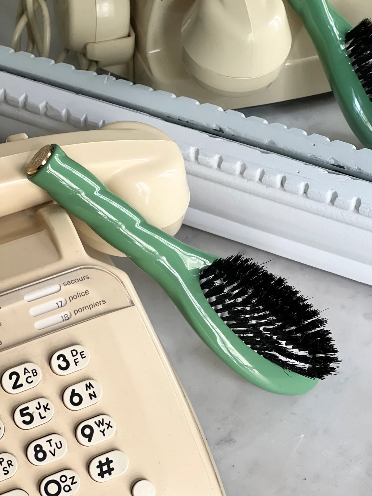 Petite Brosse à cheveux - N°1 L’UNIVERSELLE Vert Amande - Maison Caldeira