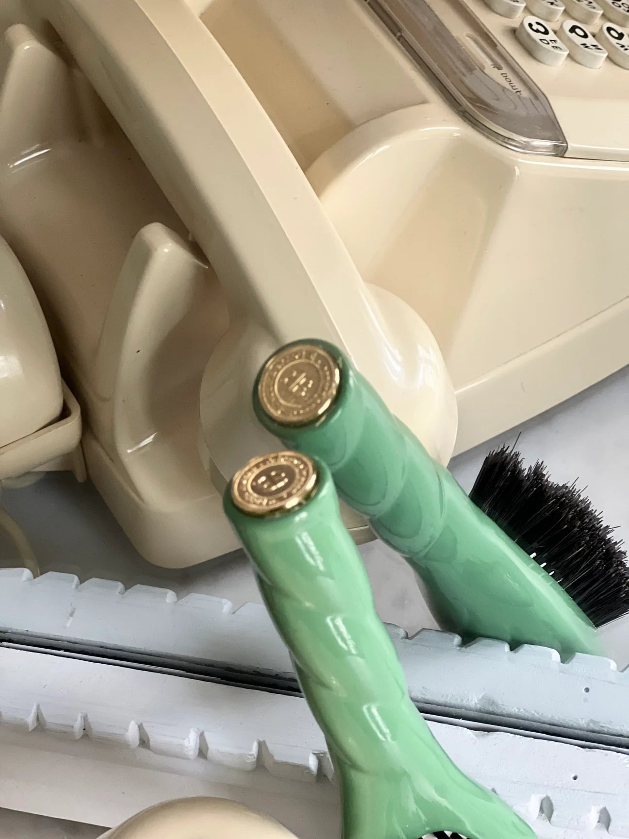 Petite Brosse à cheveux - N°1 L’UNIVERSELLE Vert Amande - Maison Caldeira