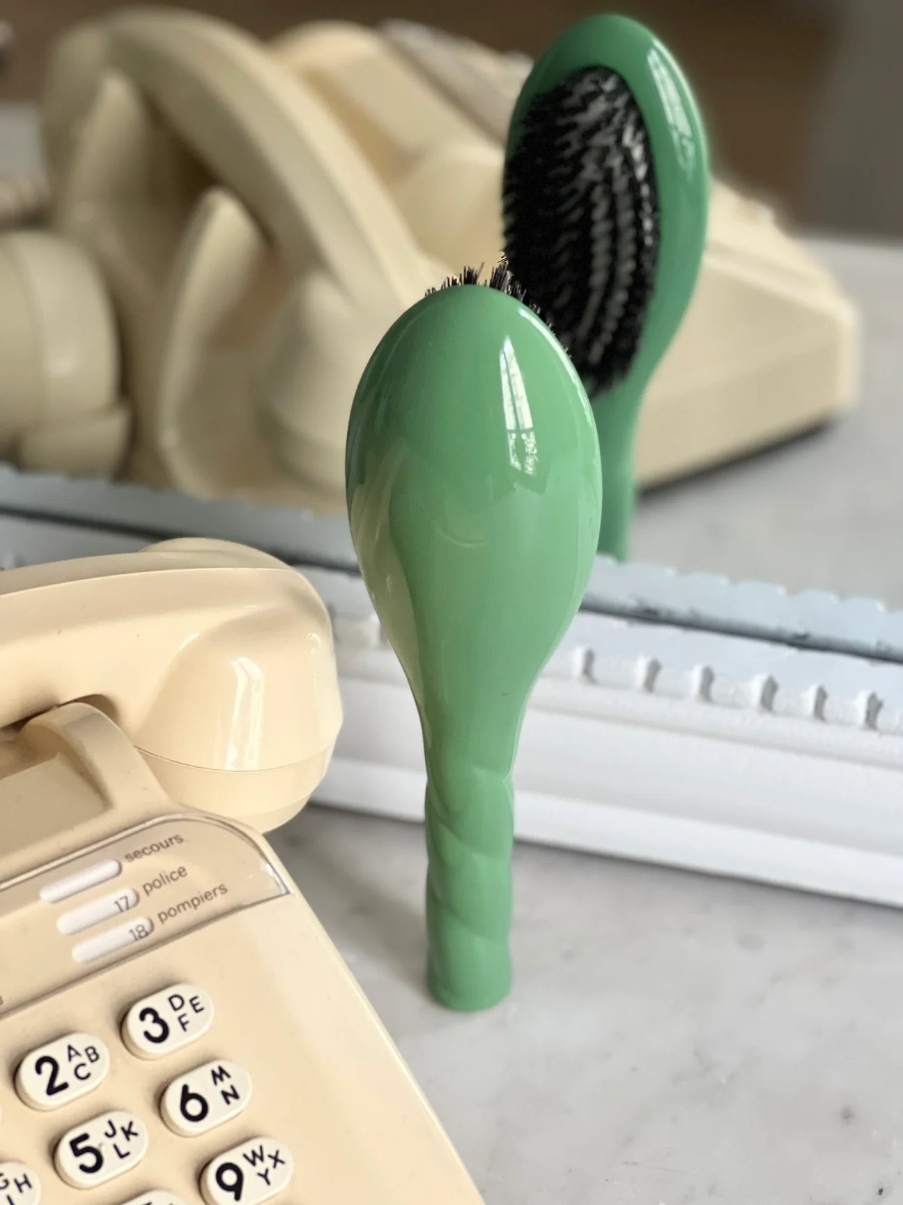 Petite Brosse à cheveux - N°1 L’UNIVERSELLE Vert Amande - Maison Caldeira