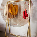 Portant à vêtements potelé avec cintres - Maison Caldeira