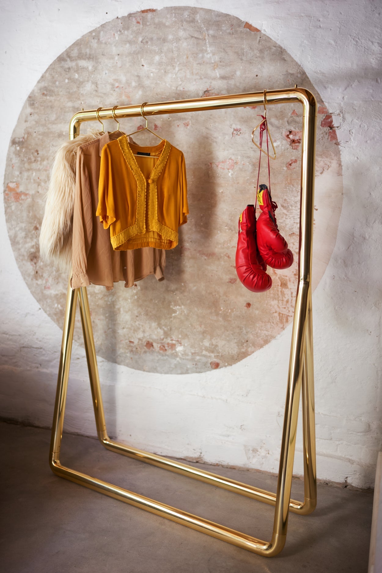 Portant à vêtements potelé avec cintres - Maison Caldeira