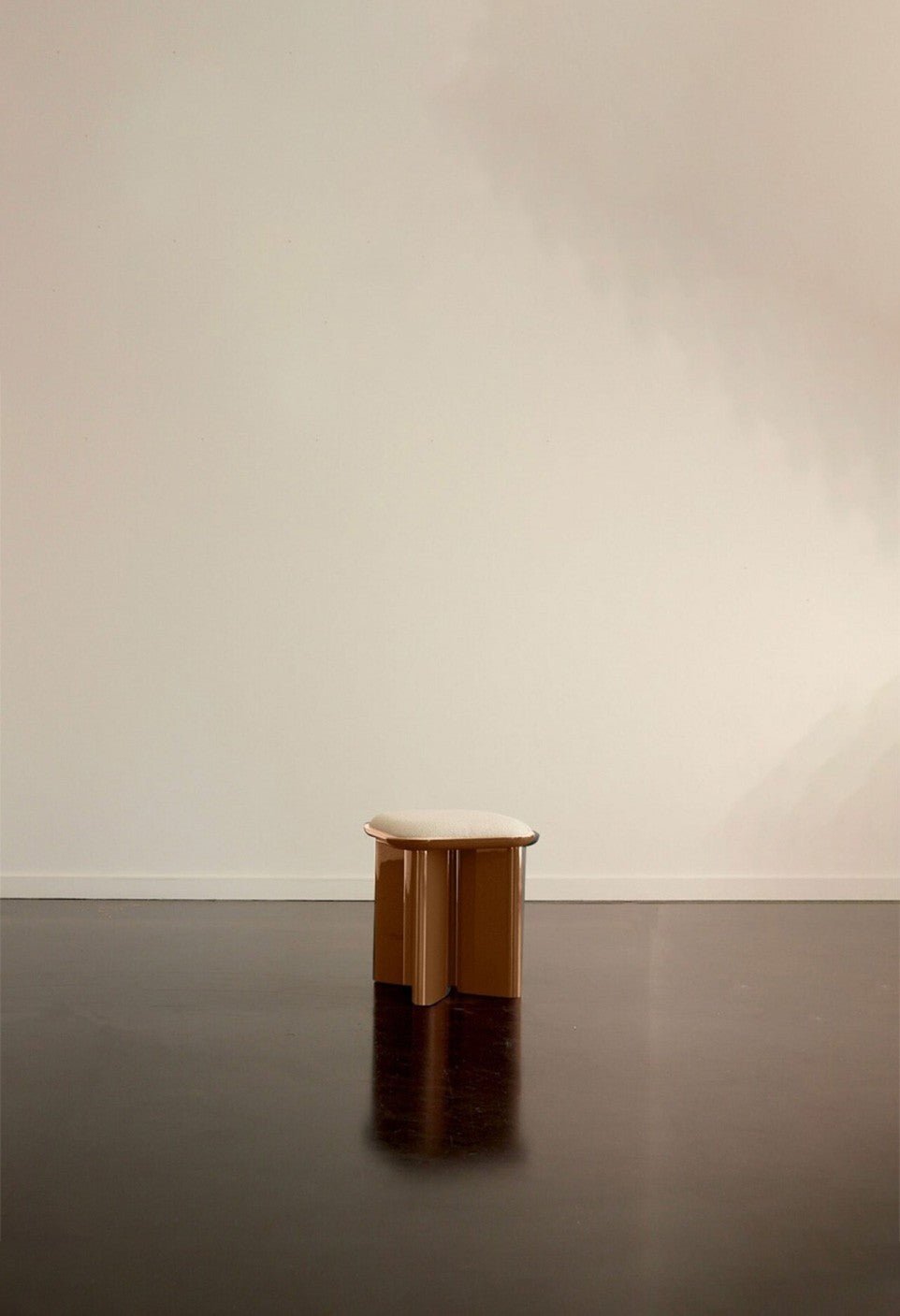 Pouf Lazare - Laqué Caramel - Maison Caldeira