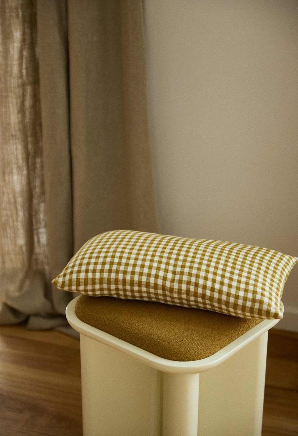 Pouf Lazare - Laqué Crème - Maison Caldeira