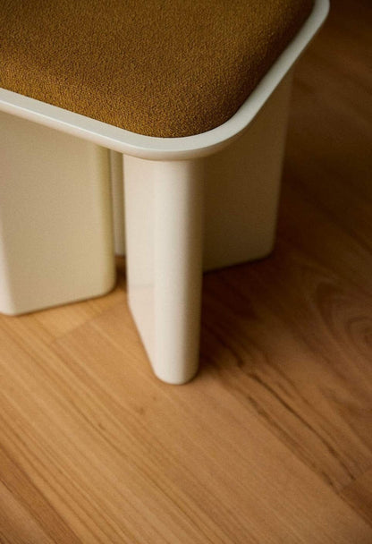 Pouf Lazare - Laqué Crème - Maison Caldeira