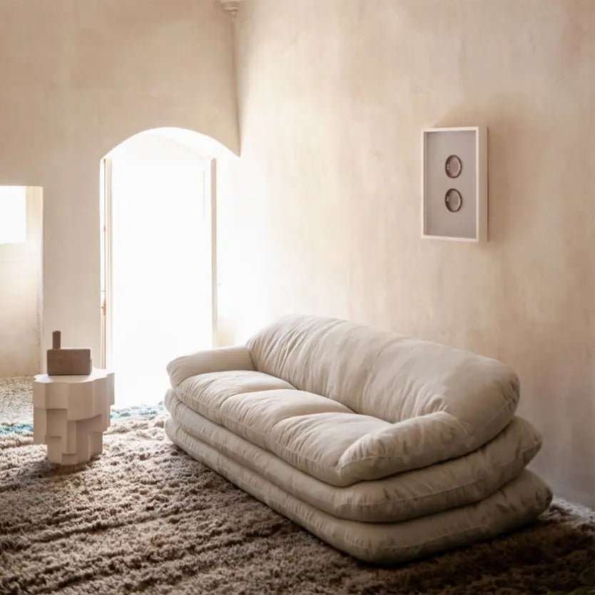 Canapé Solar en tissu, design Formafantasma pour Tacchini – pièce sculpturale et contemplative, sélection Béatrice Caldeira