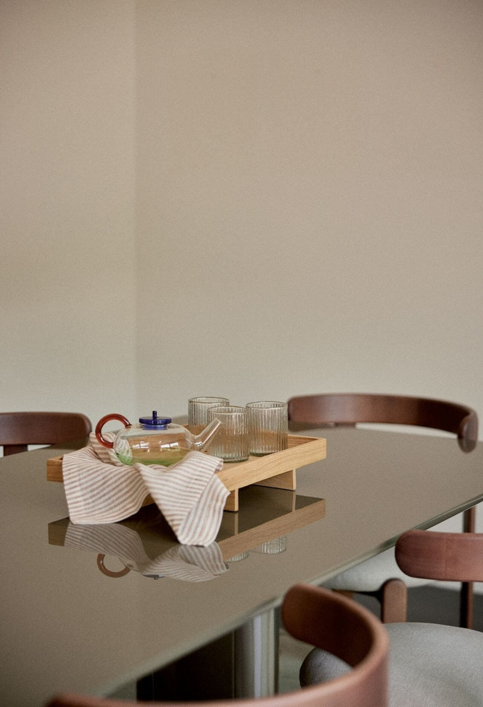 Table A Manger Rectangulaire Joe - Bois Laqué Kaki - Maison Caldeira