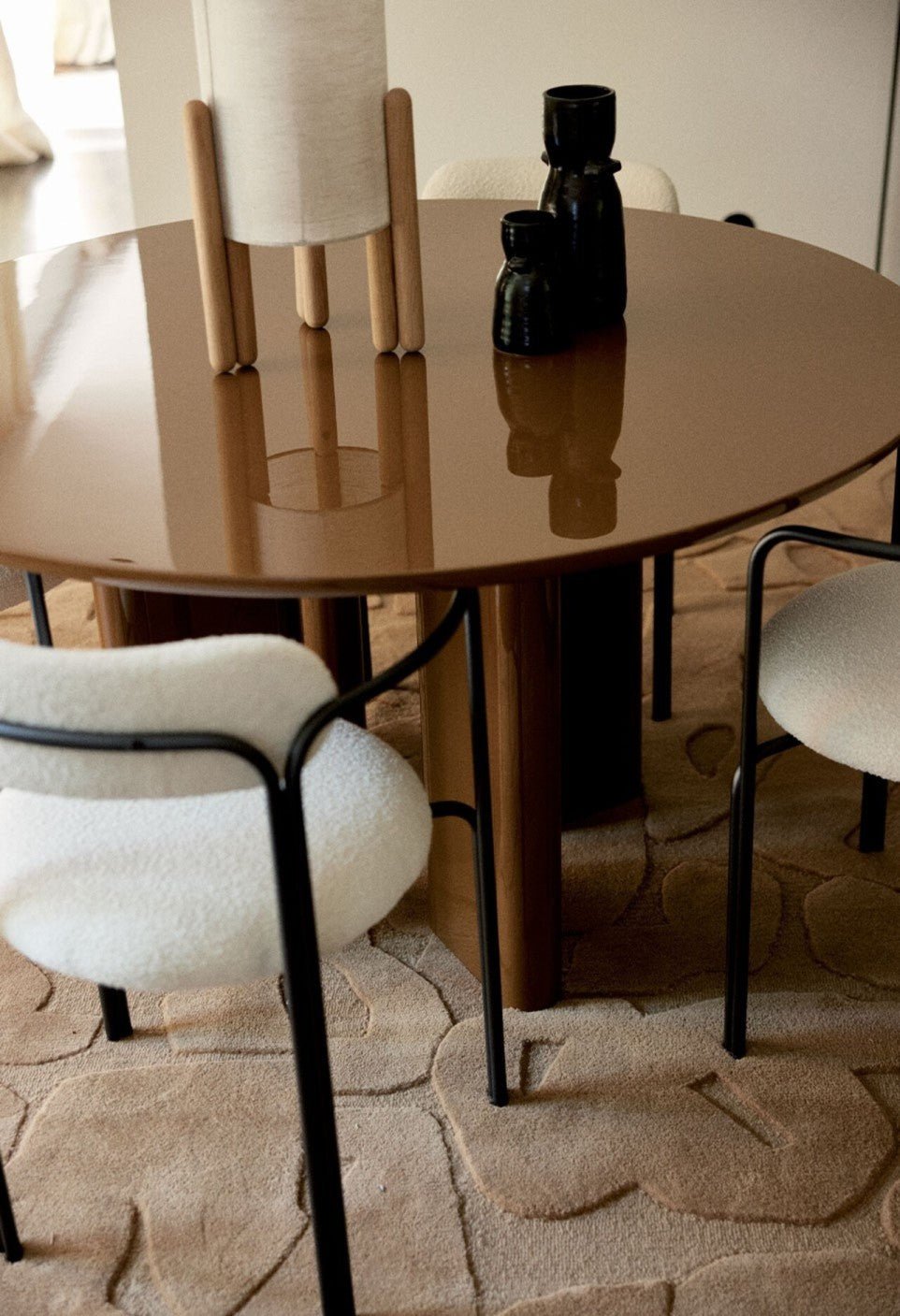 Table A Manger Ronde Joe - Laqué Caramel - Maison Caldeira