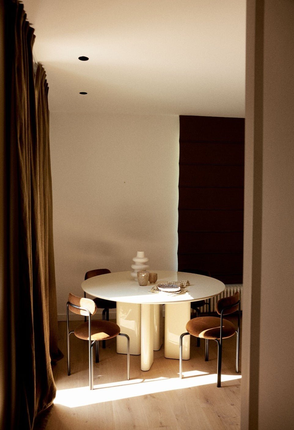 Table A Manger Ronde Joe - Laqué Crème - Maison Caldeira