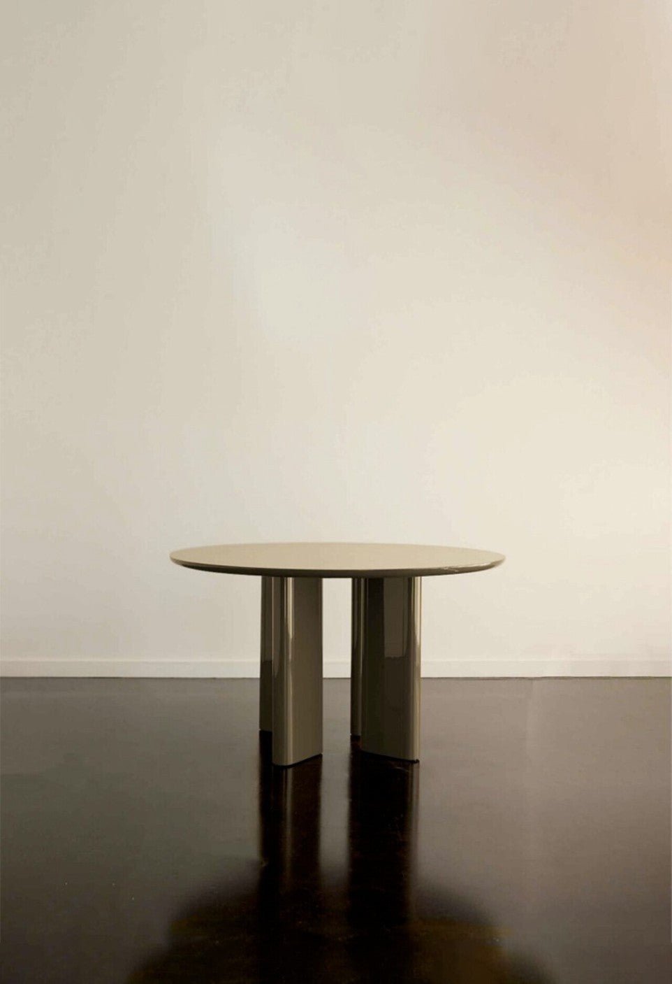 Table A Manger Ronde Joe - Laqué Kaki - Maison Caldeira
