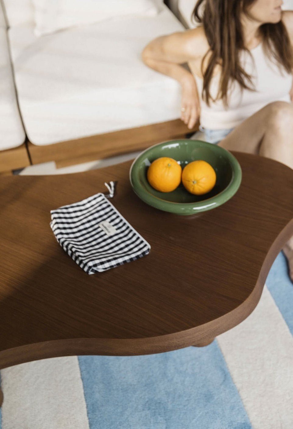 Table Basse Jeanne - Finition Noyer - Maison Caldeira