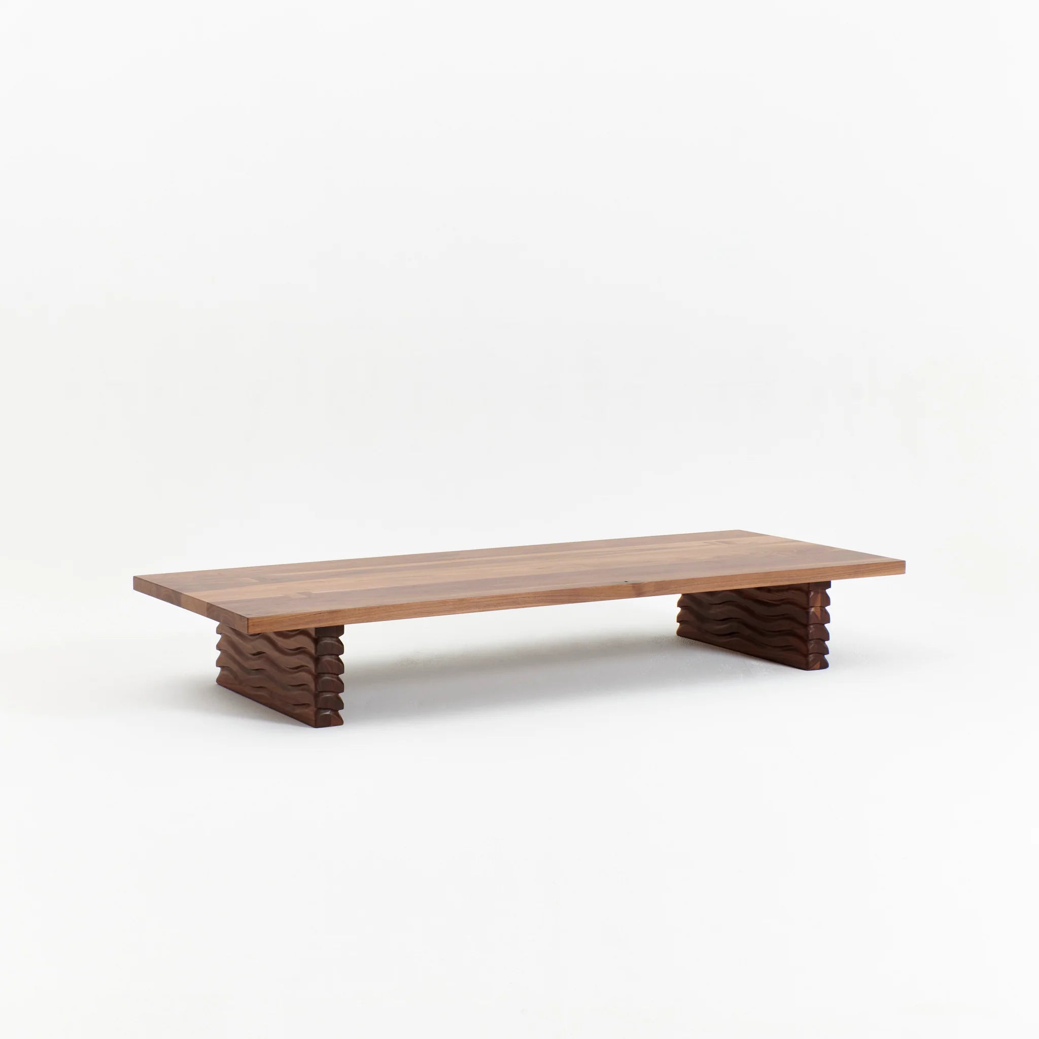 Table Basse Nazaré - Noyer sculpté - Maison Caldeira