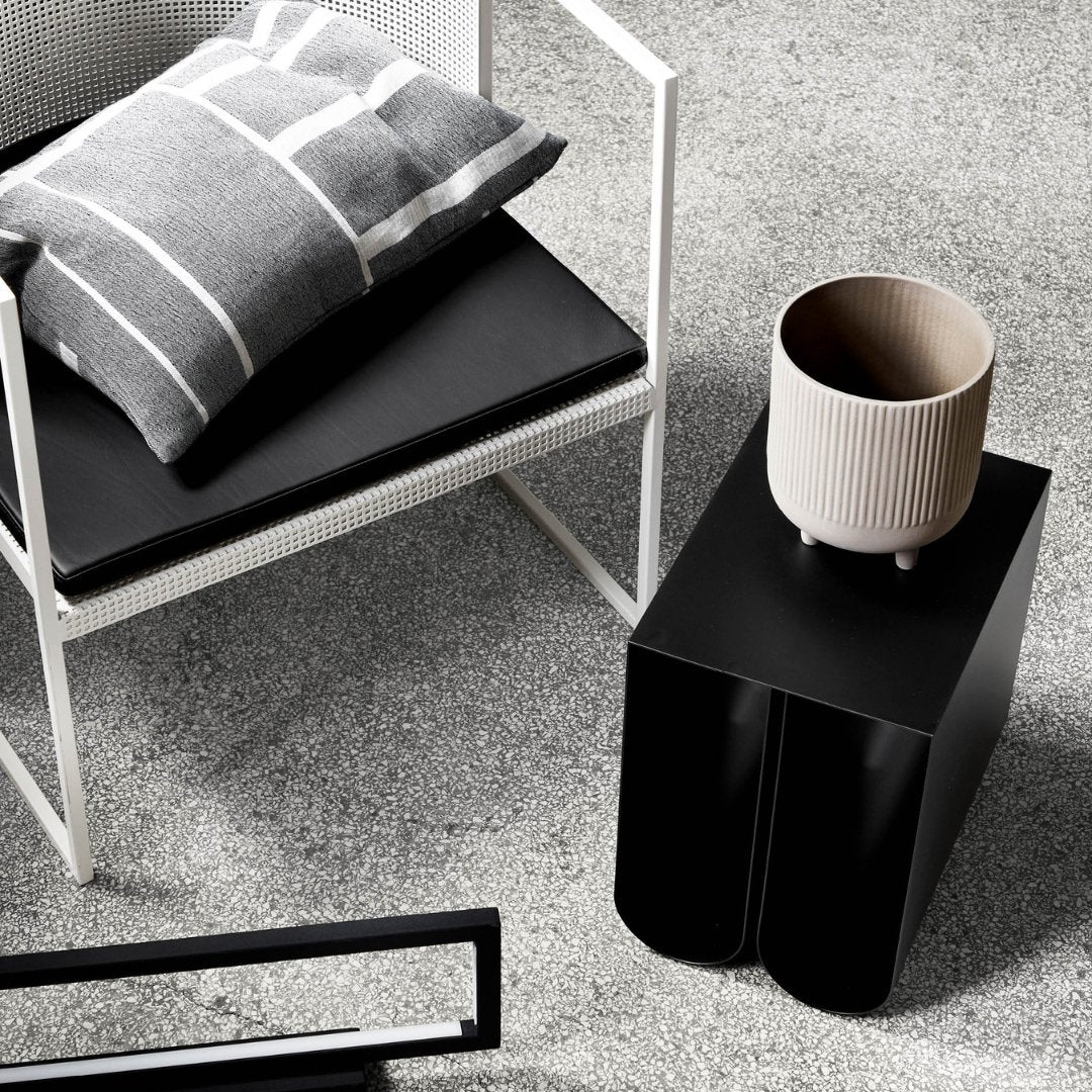 Table d'appoint courbée - Noir - Kristina Dam studio - Scandinave - Maison Caldeira