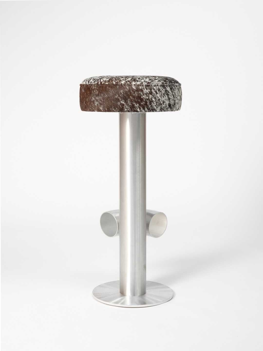 Tabouret de bar aluminum et vache - Maison Caldeira