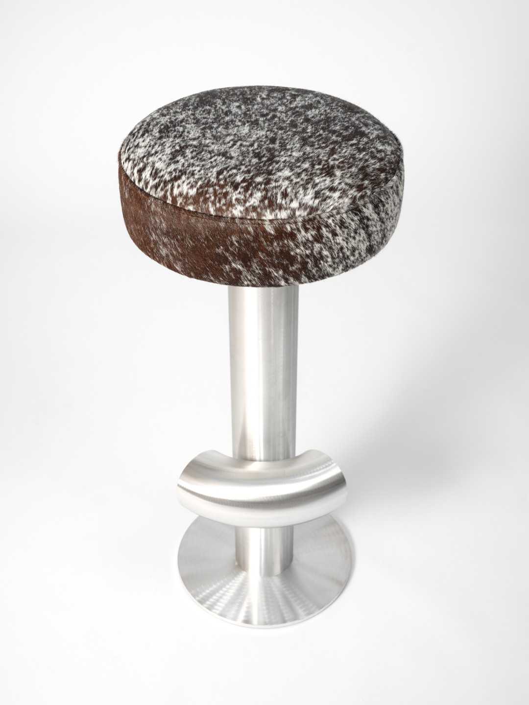 Tabouret de bar aluminum et vache - Axel Chay - Design Contemporain - Maison Caldeira