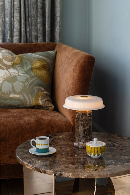 Trip No. 2 marbre Emperador – Lampe nomade design en marbre et verre soufflé - Caldeira