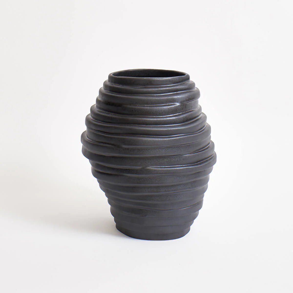 Vase Alfonso en Grès Sculpté - Noir - Maison Caldeira