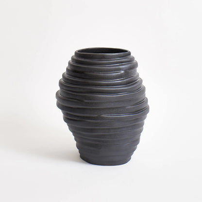 Vase Alfonso en Grès Sculpté - Noir - Projects123A - Méditerranée - Maison Caldeira