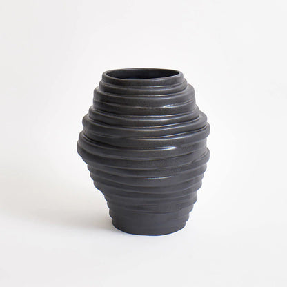 Vase Alfonso en Grès Sculpté - Noir - Projects123A - Méditerranée - Maison Caldeira