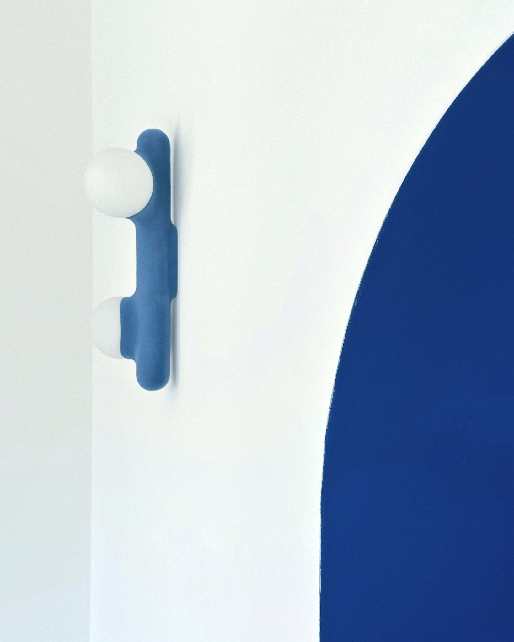 APPLIQUE MURALE PRICKLY PEAR 2 OPALINE - VELOUR BLEU - Maison Caldeira