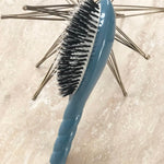 Brosse à cheveux - N°2 L’INDISPENSABLE bleue - Maison Caldeira