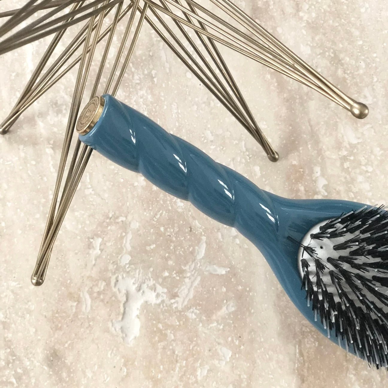 Brosse à cheveux - N°2 L’INDISPENSABLE bleue - Maison Caldeira